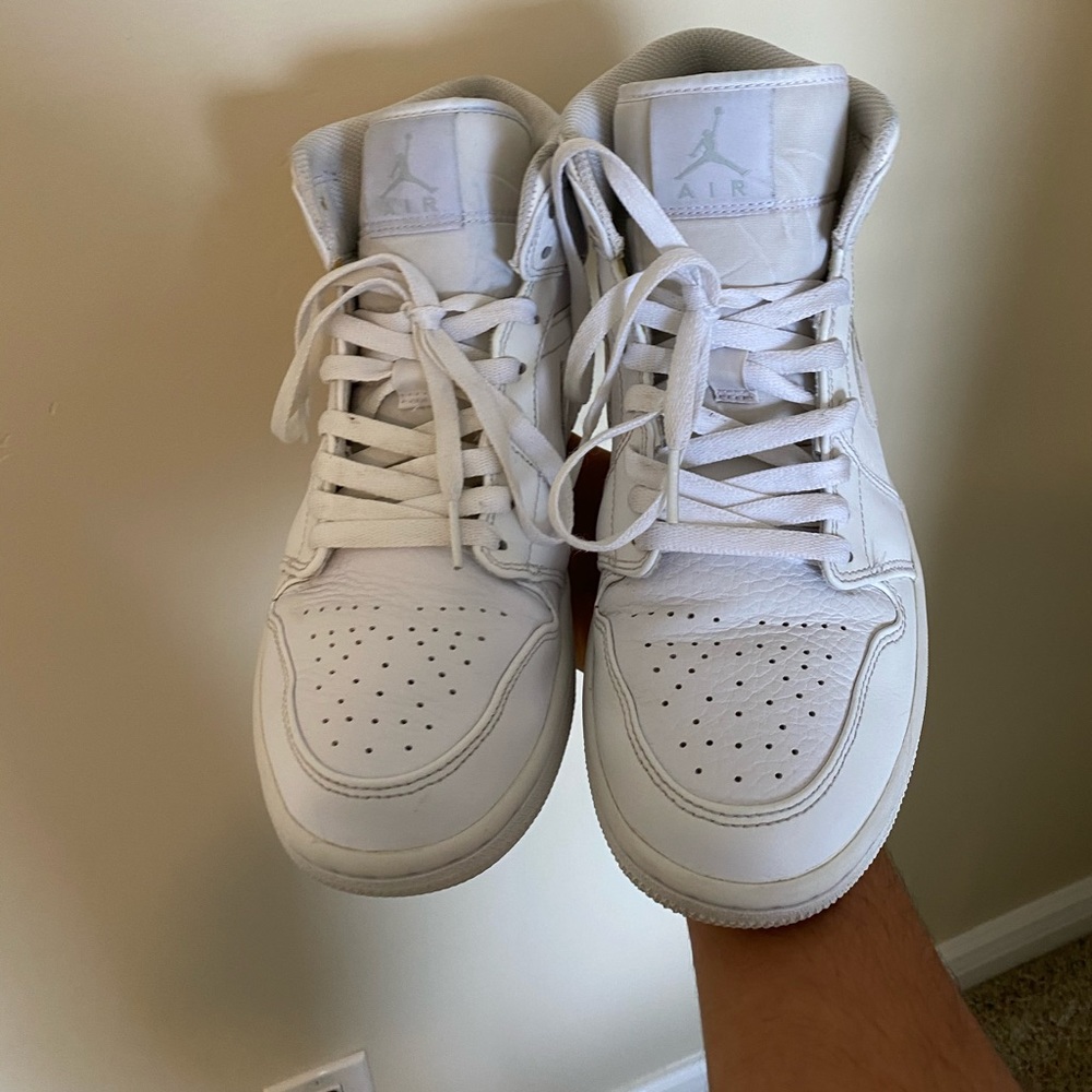 White Jordan 1